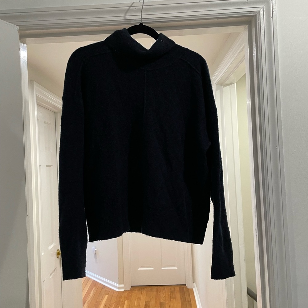 Banana‎ Republic Boucle Navy Turtleneck Sweater
